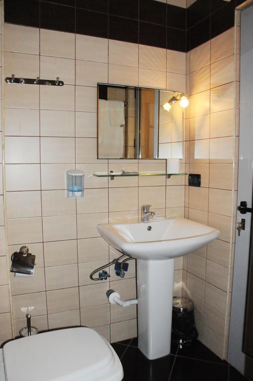 Hotel Serenity Tirana Bagian luar foto