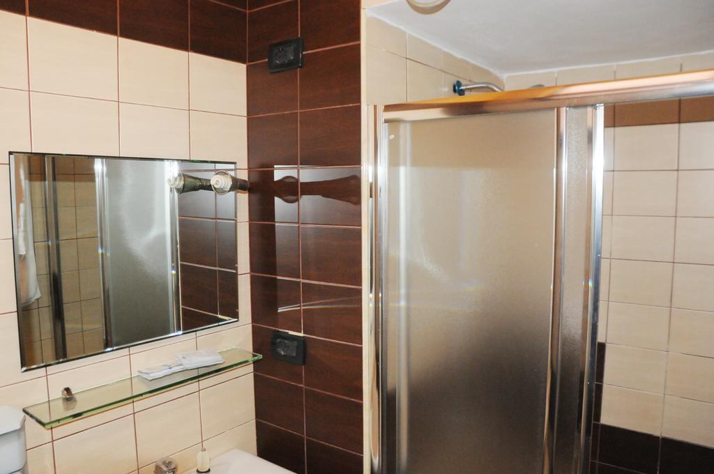 Hotel Serenity Tirana Bagian luar foto